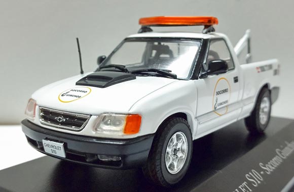 Chevrolet S10 Tow Truck Diecast Model 1:43 Scale