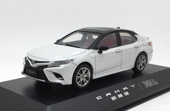 2018 Toyota Camry Sport Diecast Car Model 1:43 Scale